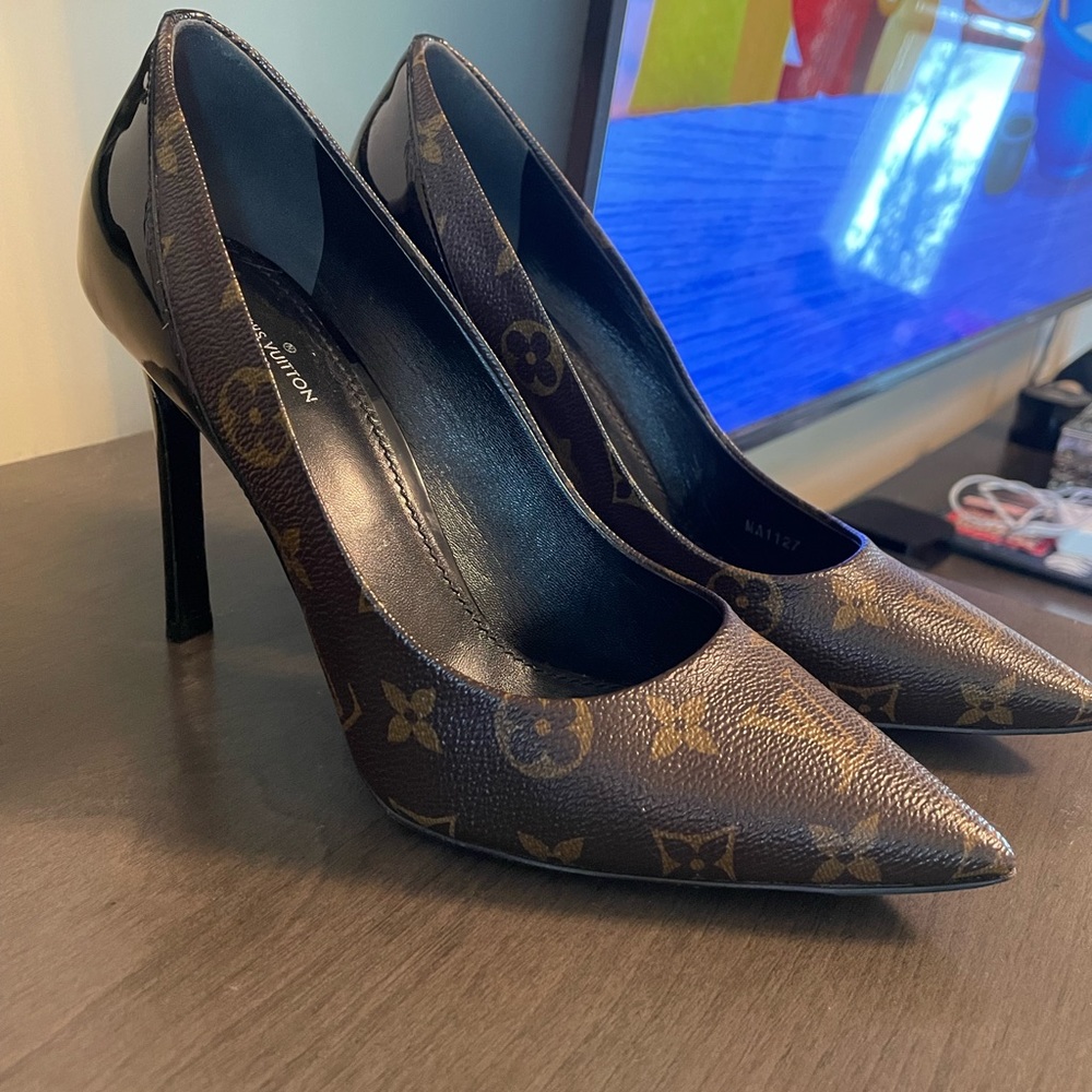 Louis Vuitton pumps
